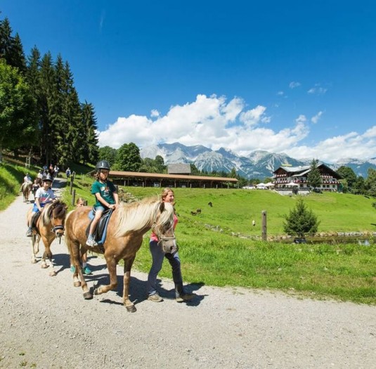 Ponyreiten in Ramsau am Dachstein © Dominik Steiner